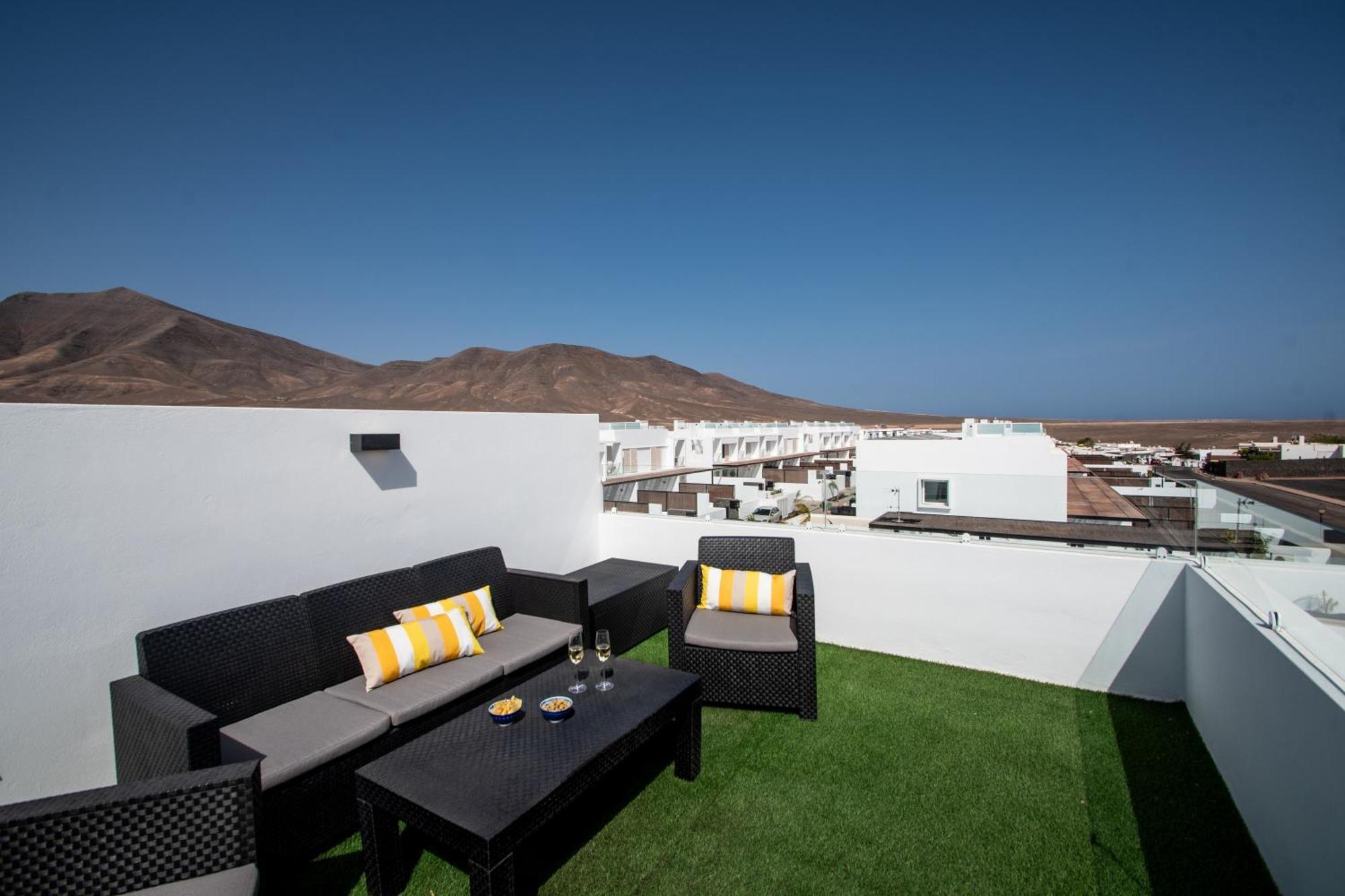 Serena Villa 38 - Heated Pool, Sea Views, Ac, High Speed Internet Playa Blanca  Exterior photo